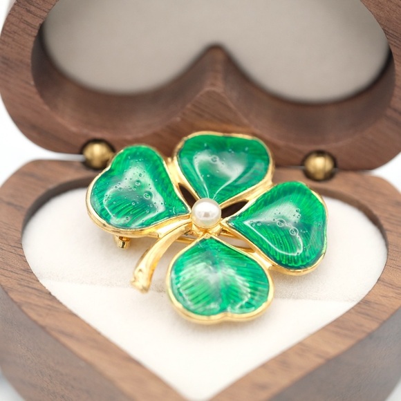 Enamel Shamrock Brooch Lucky 4 Leaf Clover 🍀 🙌🏻✨⏰💭🤝⌛️ - Picture 5 of 9